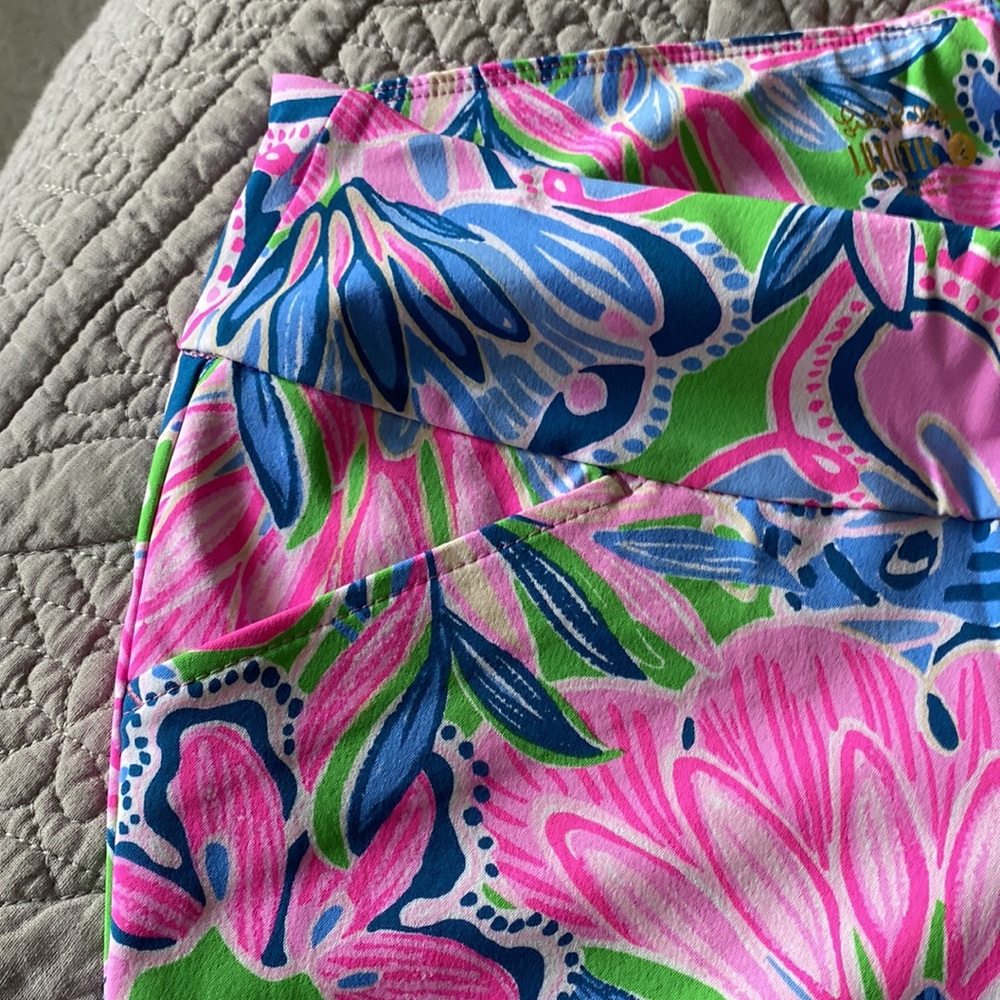 Lilly Pulitzer Luxletic Pink and Blue Floral Cropped Golf Pants NWOT - Picture 5 of 8